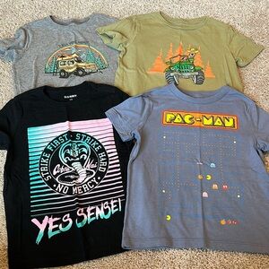 Old Navy boys set of 4 t-shirts, size 5